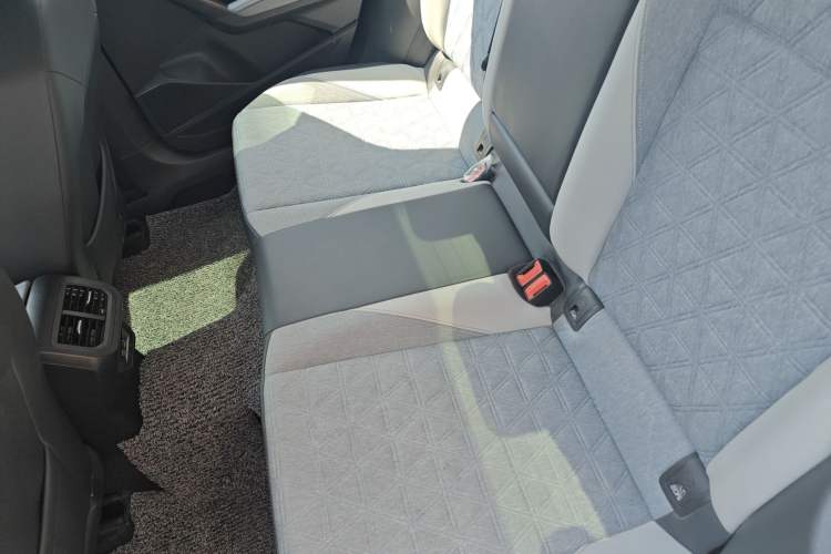 Used Volkswagen Lavida 2023 300TSI DSG Full-Comfort Edition Left Rear Seat