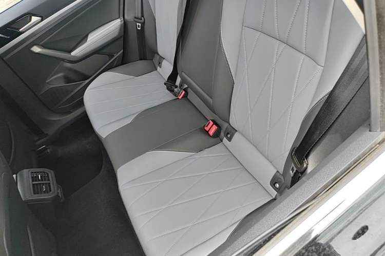 Used Volkswagen Lavida 2023 1.5L Automatic 5 Million Edition Left Rear Seat