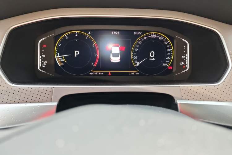 Used Volkswagen Lavida 2023 1.5L Automatic 5 Million Edition Odometer Close Up