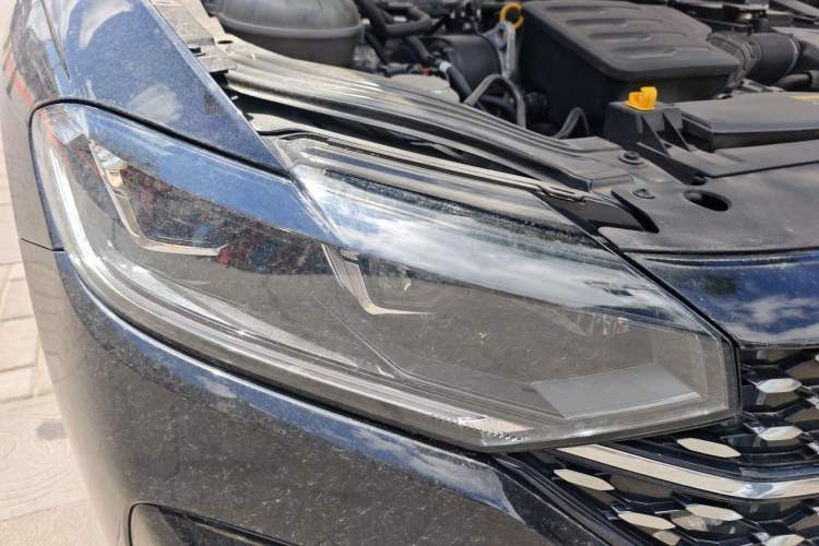 Used Volkswagen Lavida 2023 Revised Version 1.5L Automatic Starry Sky Edition – 5 Million Units Right Front Headlight