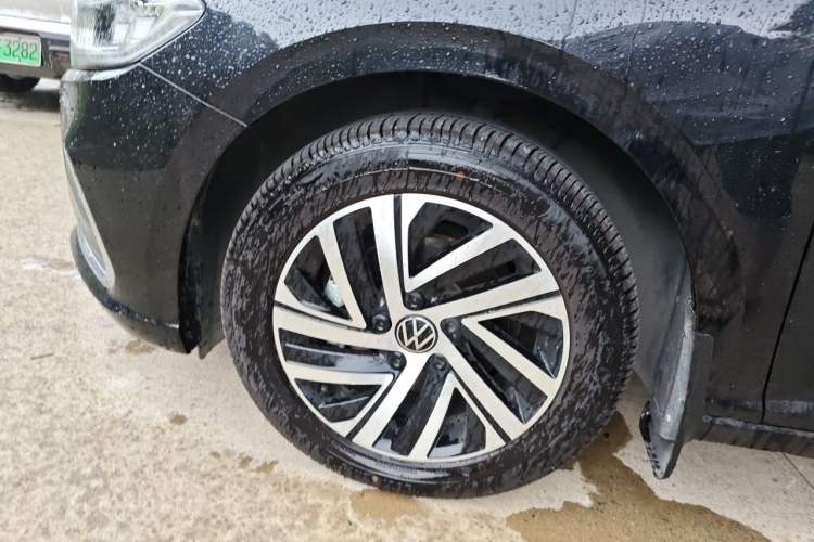 Used Volkswagen Lavida 2023 1.5L Automatic 5 Million Edition Right Front Wheel Hub