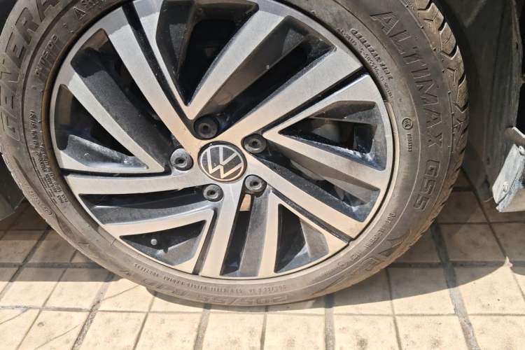 Used Volkswagen Lavida 2023 Revised Version 1.5L Automatic 5 Millionth Edition Right Front Wheel Hub