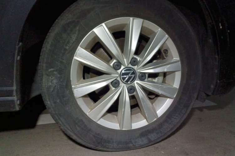 Used Volkswagen Lavida 2023 1.5L Automatic De Yi Edition Right Front Wheel Hub