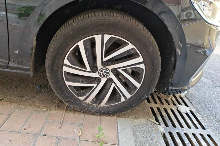 Used Volkswagen Lavida 2023 1.5L Automatic 5 Million Edition Right Front Wheel Hub