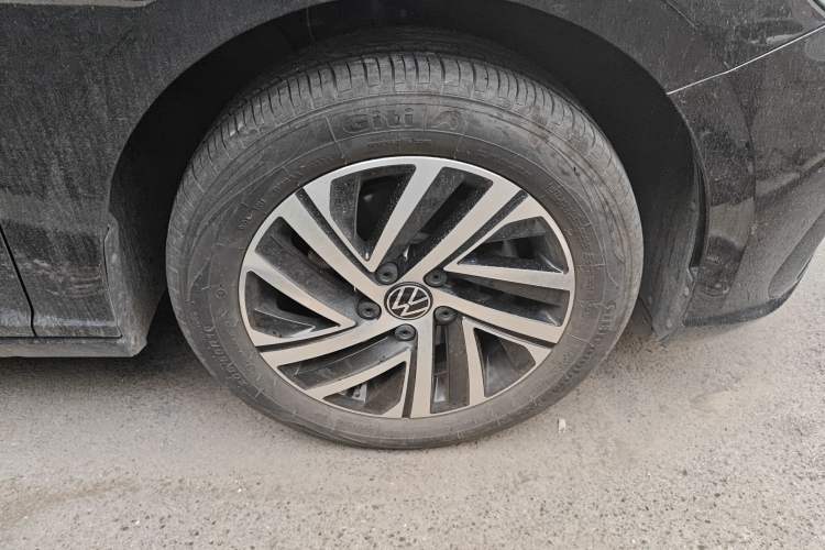 Used Volkswagen Lavida 2023 300TSI DSG Starry Full-Comfort Edition Right Front Wheel Hub