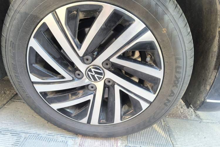Used Volkswagen Lavida 2023 280TSI DSG Full-Comfort Edition Right Front Wheel Hub