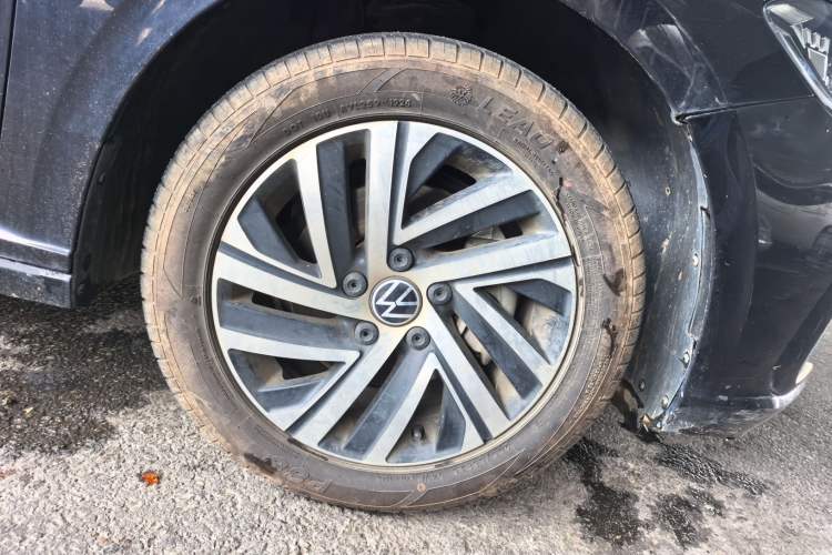 Used Volkswagen Lavida 2023 300TSI DSG Starry Full-Comfort Edition Right Front Wheel Hub