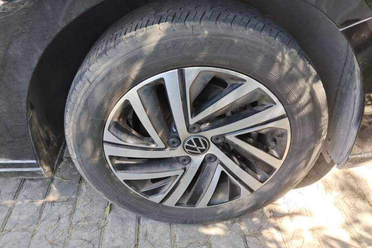 Used Volkswagen Lavida 2023 300TSI DSG Starry Full-Comfort Edition Right Front Wheel Hub