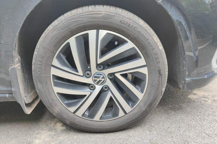 Used Volkswagen Lavida 2023 1.5L Automatic 5 Million Edition Right Front Wheel Hub