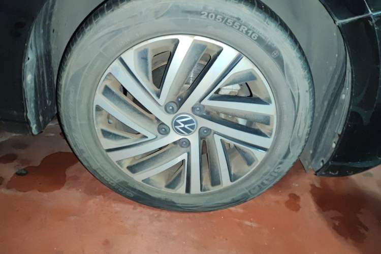 Used Volkswagen Lavida 2023 280TSI DSG Starry Sky Deluxe Edition Right Front Wheel Hub