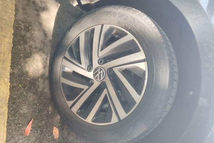 Used Volkswagen Lavida 2023 300TSI DSG Starry Full-Comfort Edition Right Front Wheel Hub