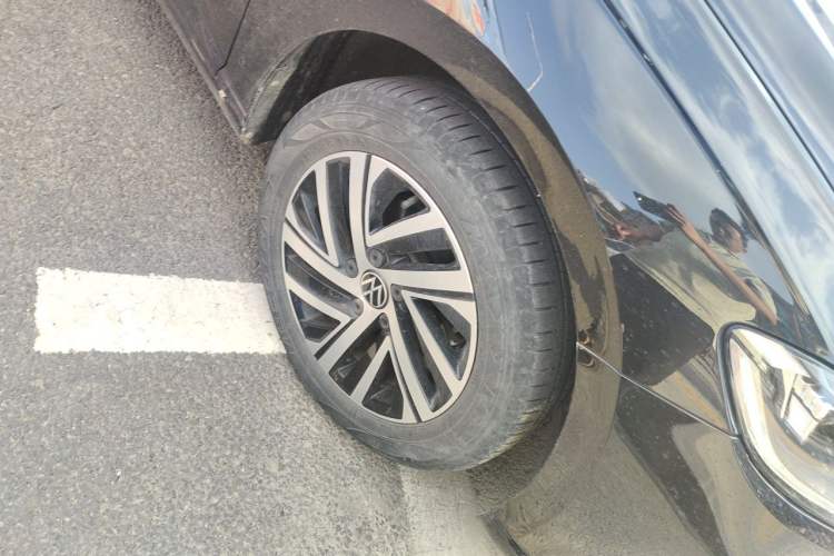 Used Volkswagen Lavida 2023 1.5L Automatic Starry Sky 5 Million Edition Right Front Wheel Hub