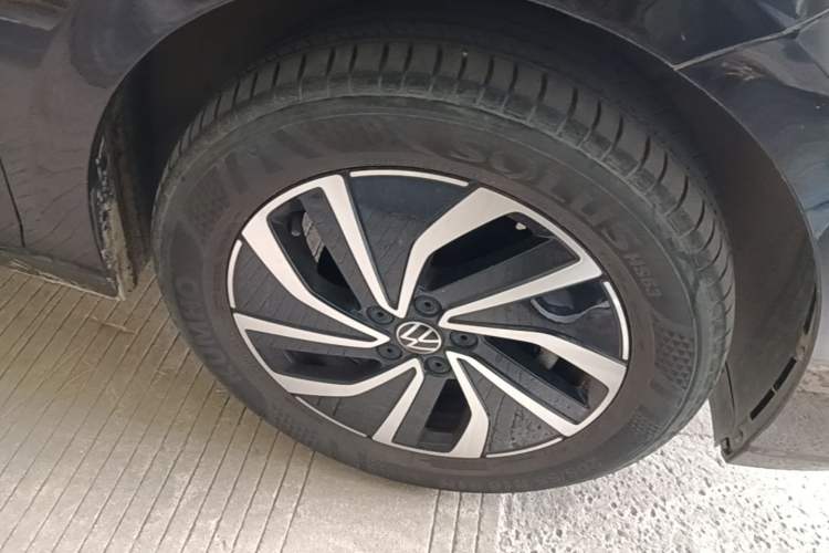Used Volkswagen Lavida 2023 New Sharp 1.5L Automatic Outstanding New Vision Edition Right Front Wheel Hub