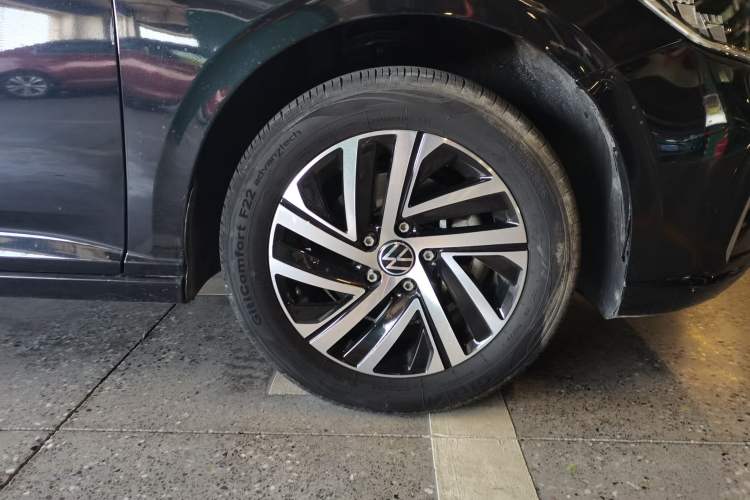 Used Volkswagen Lavida 2023 300TSI DSG Starry Sky Leading Edition Right Front Wheel Hub