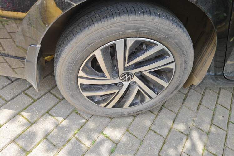 Used Volkswagen Lavida 2023 1.5L Automatic 5 Million Edition Right Front Wheel Hub