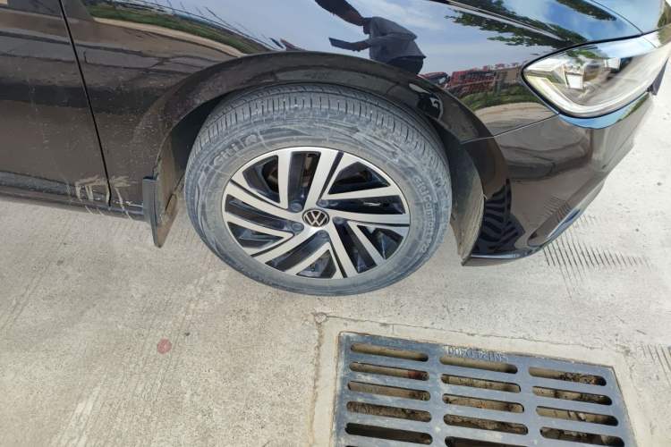 Used Volkswagen Lavida 2023 1.5L Automatic Full-Comfort Edition Right Front Wheel Hub
