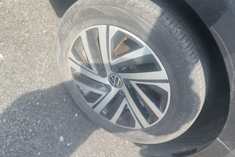 Used Volkswagen Lavida 2023 1.5L Automatic 5 Million Edition Right Front Wheel Hub