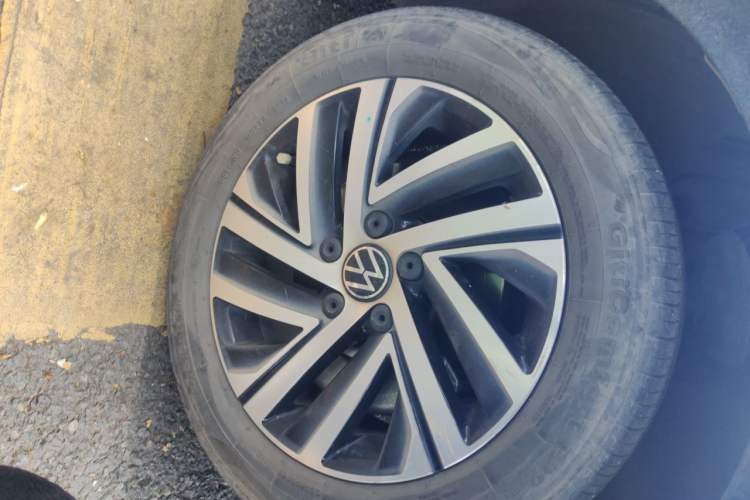 Used Volkswagen Lavida 2023 280TSI DSG Starry Sky Deluxe Edition Right Front Wheel Hub