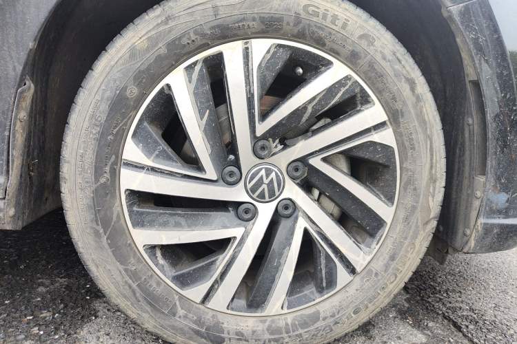 Used Volkswagen Lavida 2023 300TSI DSG Starry Full-Comfort Edition Right Front Wheel Hub