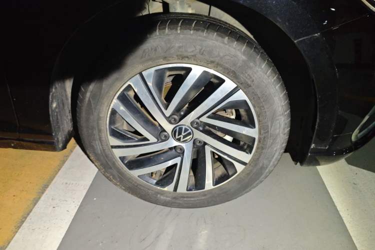 Used Volkswagen Lavida 2023 Revised Version 1.5L Automatic 5 Millionth Edition Right Front Wheel Hub