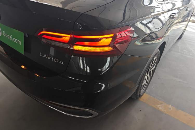Used Volkswagen Lavida 2023 1.5L Automatic Full-Comfort Edition Right Rear Taillight