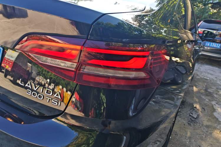 Used Volkswagen Lavida 2023 300TSI DSG Full-Comfort Edition Right Rear Taillight