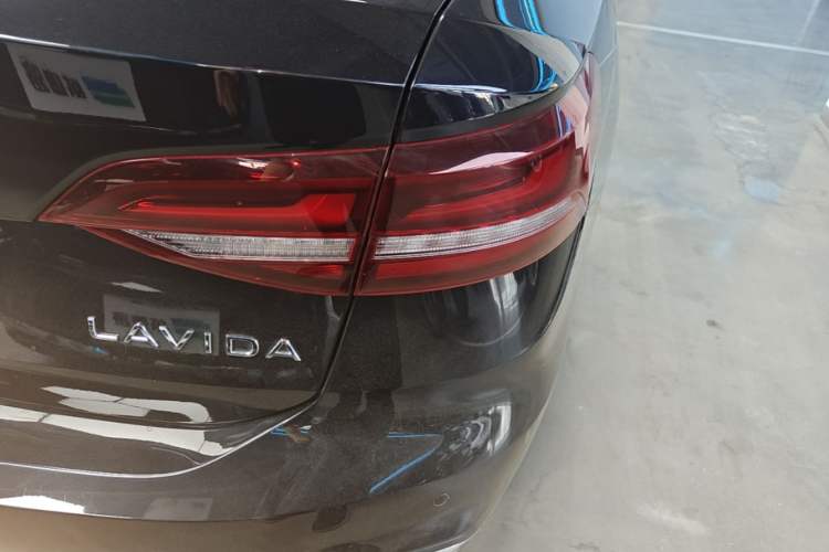 Used Volkswagen Lavida 2023 1.5L Automatic Full-Comfort Edition Right Rear Taillight