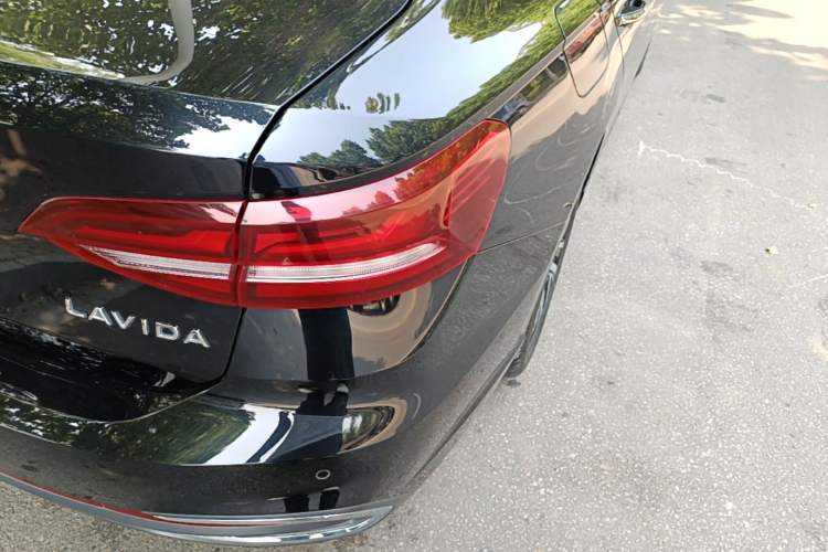 Used Volkswagen Lavida 2023 1.5L Automatic Full-Comfort Edition Right Rear Taillight