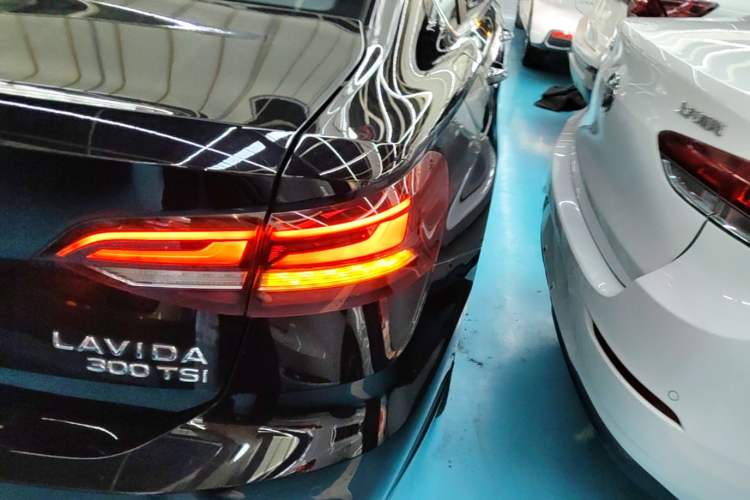 Used Volkswagen Lavida 2023 300TSI DSG Full-Comfort Edition Right Rear Taillight