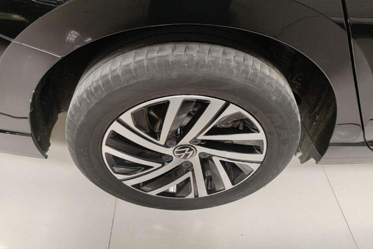 Used Volkswagen Lavida 2023 300TSI DSG Starry Sky Leading Edition Right Rear Wheel Hub