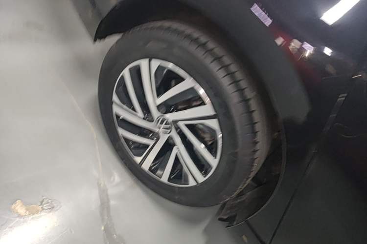 Used Volkswagen Lavida 2023 Revised Version 1.5L Automatic Starry Sky Edition – 5 Million Units Right Rear Wheel Hub