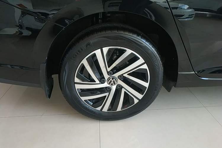 Used Volkswagen Lavida 2023 1.5L Automatic 5 Million Edition Right Rear Wheel Hub