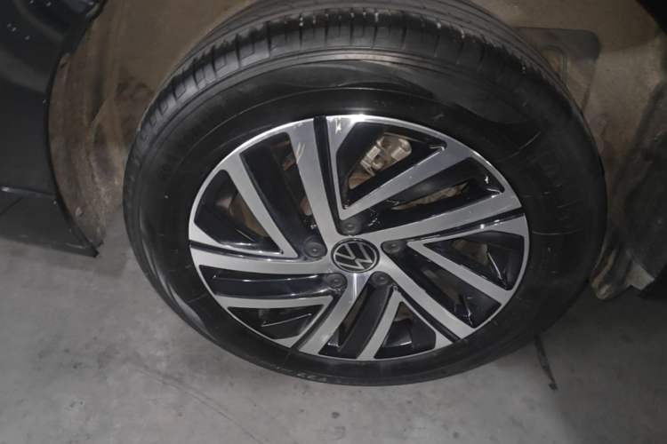 Used Volkswagen Lavida 2023 300TSI DSG Starry Full-Comfort Edition Right Rear Wheel Hub