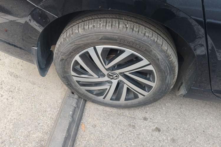 Used Volkswagen Lavida 2023 Revised Version 1.5L Automatic 5 Millionth Edition Right Rear Wheel Hub
