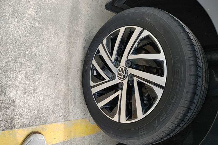 Used Volkswagen Lavida 2023 1.5L Automatic 5 Million Edition Right Rear Wheel Hub
