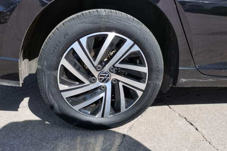 Used Volkswagen Lavida 2023 1.5L Automatic 5 Million Edition Right Rear Wheel Hub