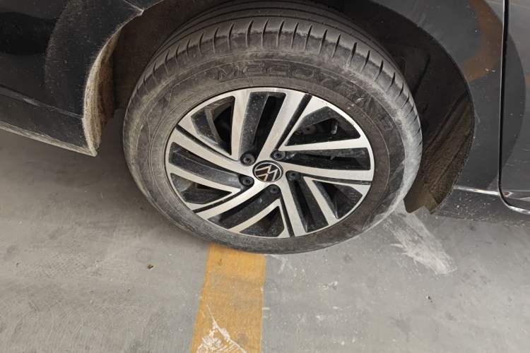 Used Volkswagen Lavida 2023 1.5L Automatic Full-Comfort Edition Right Rear Wheel Hub