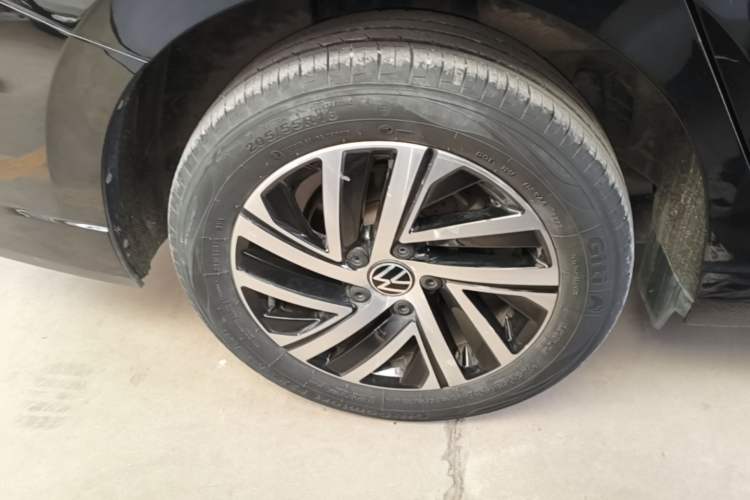 Used Volkswagen Lavida 2023 1.5L Automatic 5 Million Edition Right Rear Wheel Hub