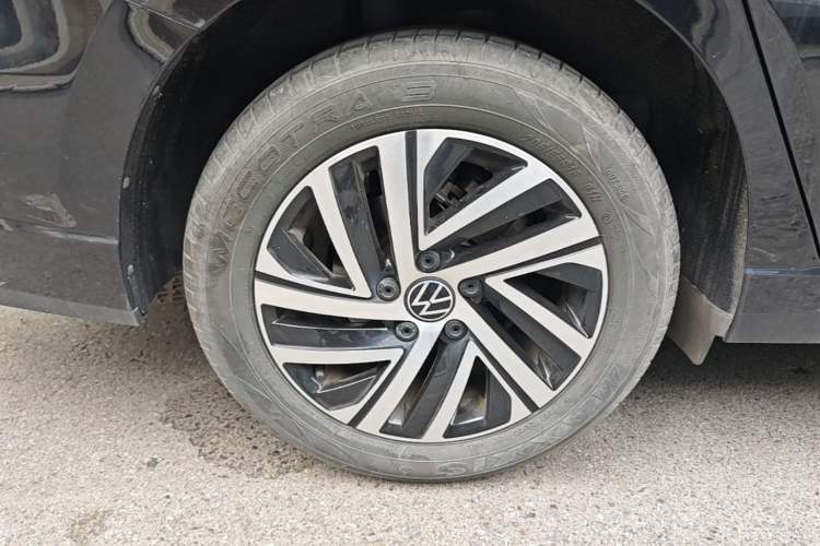 Used Volkswagen Lavida 2023 1.5L Automatic 5 Million Edition Right Rear Wheel Hub