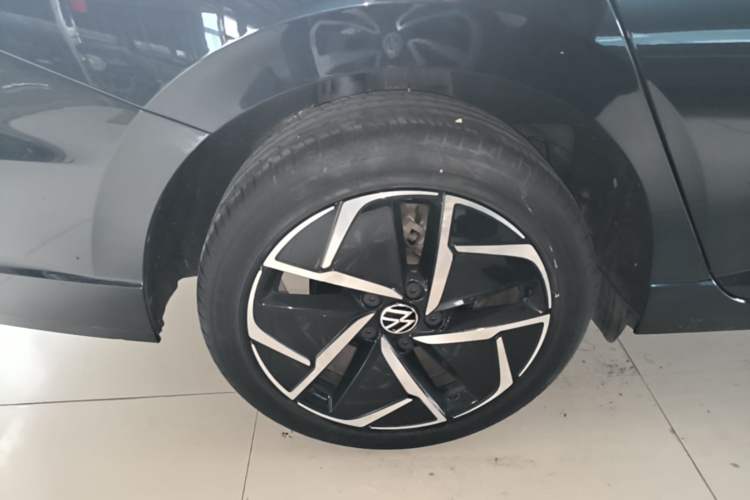 Used Volkswagen Lavida 2023 300TSI DSG Starry Full-Comfort Edition Right Rear Wheel Hub