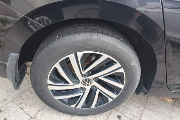 Used Volkswagen Lavida 2023 280TSI DSG Starry Sky Deluxe Edition Right Rear Wheel Hub