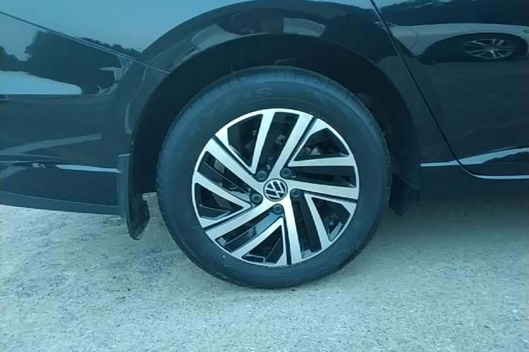 Used Volkswagen Lavida 2023 1.5L Automatic 5 Million Edition Right Rear Wheel Hub