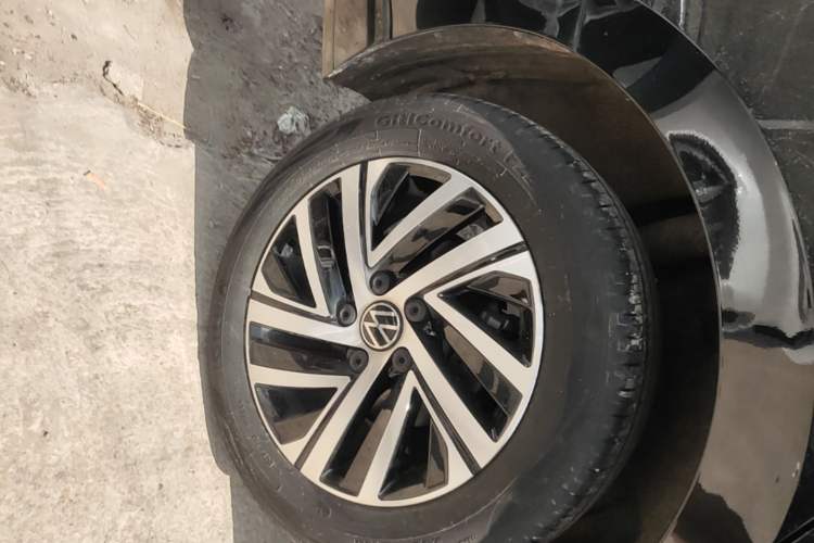 Used Volkswagen Lavida 2023 Revised Version 1.5L Automatic Starry Sky Edition – 5 Million Units Right Rear Wheel Hub