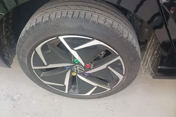 Used Volkswagen Lavida 2023 280TSI DSG Starry Sky Elegance Edition Right Rear Wheel Hub