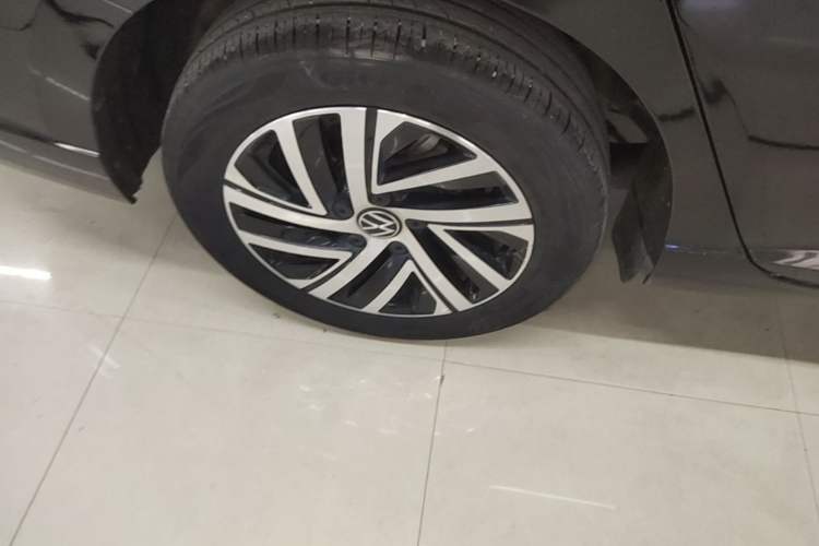 Used Volkswagen Lavida 2023 280TSI DSG Starry Sky Deluxe Edition Right Rear Wheel Hub
