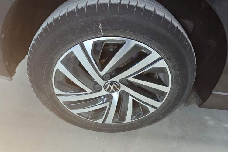 Used Volkswagen Lavida 2023 1.5L Automatic Full-Comfort Edition Right Rear Wheel Hub