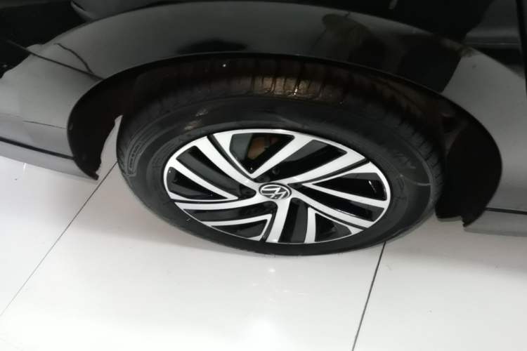 Used Volkswagen Lavida 2023 1.5L Automatic Full-Comfort Edition Right Rear Wheel Hub