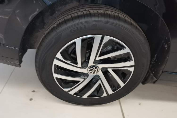 Used Volkswagen Lavida 2023 300TSI DSG Starry Sky Leading Edition Right Rear Wheel Hub