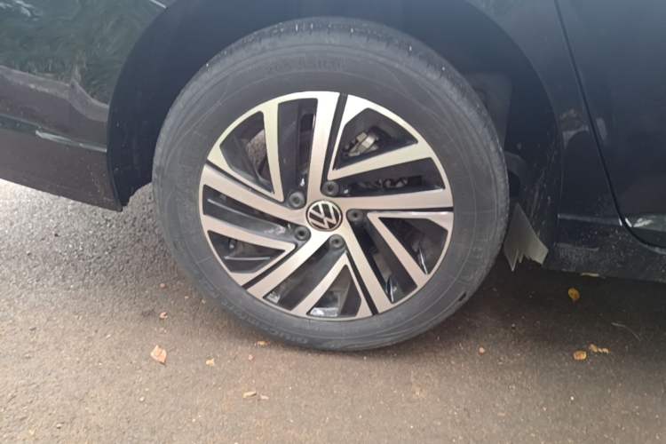 Used Volkswagen Lavida 2023 280TSI DSG Starry Sky Deluxe Edition Right Rear Wheel Hub