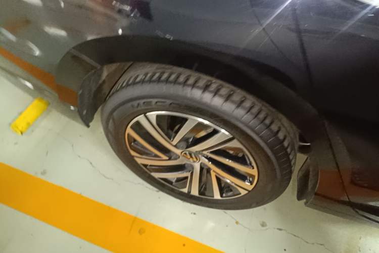 Used Volkswagen Lavida 2023 300TSI DSG Starry Full-Comfort Edition Right Rear Wheel Hub